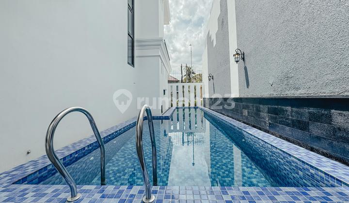 Rumah Mewah Bangunan Baru Semi Furnished di Bintaro