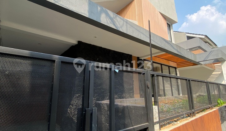 Rumah 2Lantai Dengan Kolam Renang Pribadi Di Sektor 9 Bintaro 2