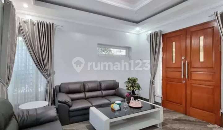 Rumah Mewah Hook 3,5 Lantai Dalam Cluster Graha Raya 2