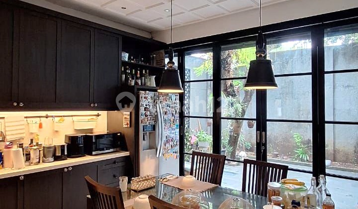 Dijual Rumah Cantik Semi Furnished Dalam Komplek di Bintaro 2