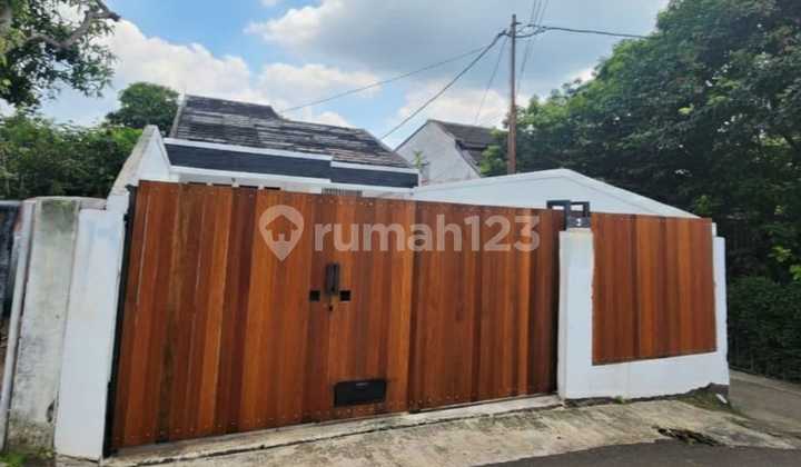 Ready-to-Occupy House in a Strategic Location at Cempaka Veteran, South Jakarta