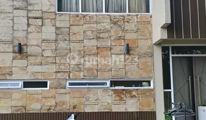 Dijual Rumah Hoek Siap Huni Dalam Cluster di Serpong