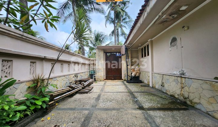 Dijual Rumah Luas dengan Private Pool Dalam Komplek di Bintaro