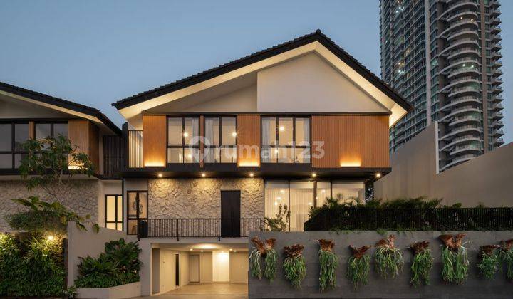 Rumah Brand New Mewah Modern Tropical Lokasi di Kemang 1