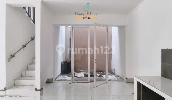 Ready-to-Occupy 2-Story House in a Strategic Location in Pesanggrahan, Jakarta 2