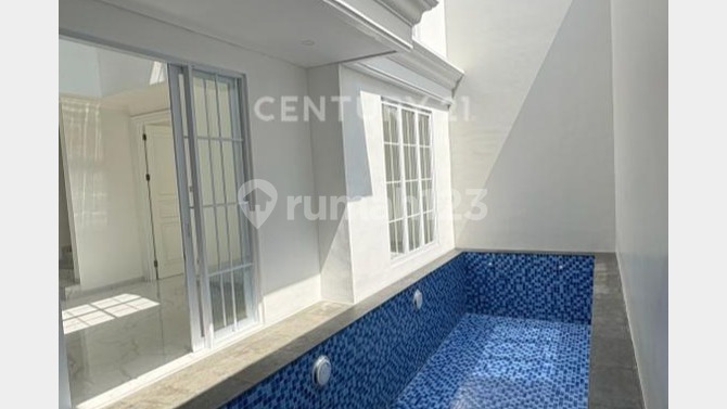 Classic Luxurious House Equipped With Swimming Pool in Sector 9 Bintaro