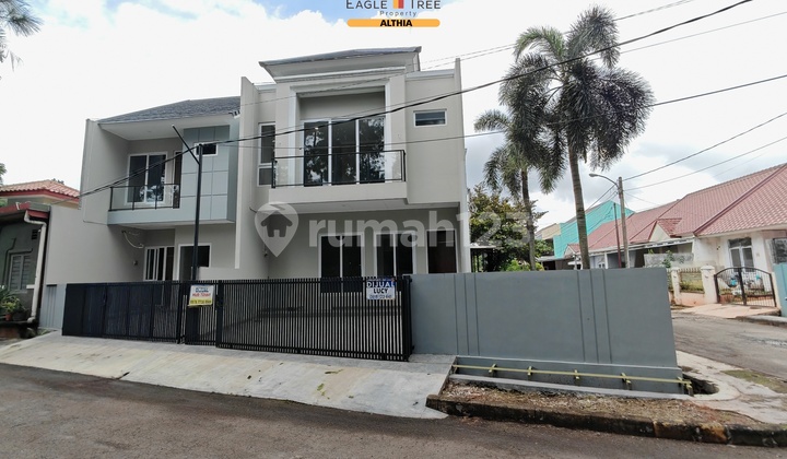 2-Story House for Sale, Ready to Occupy, Hook Position, Located in Melati Mas