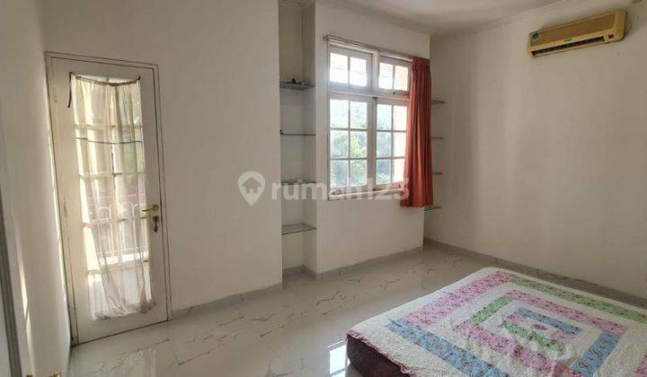 Rumah 2 lantai siap huni lokasi strategis di BSD  4