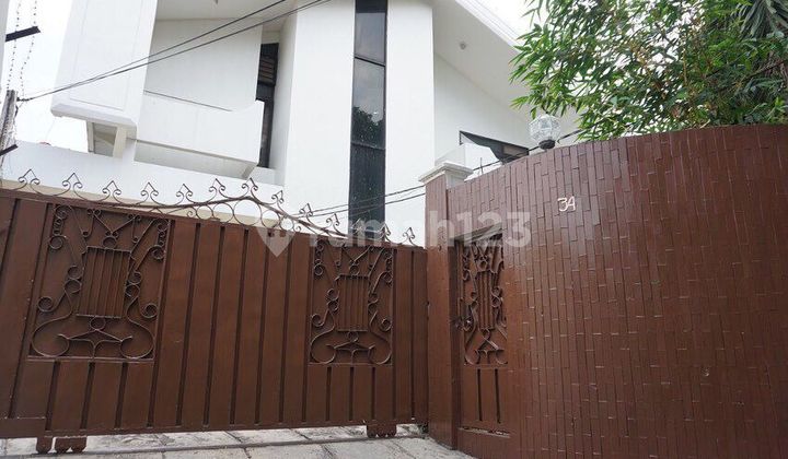 Rumah Modern 2 lantai Mewah siap huni di Kemang Jakarta Selatan