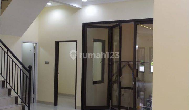 Rumah 2 lantai minimalis moderen siap huni  2