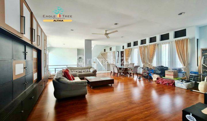 Rumah Bintaro  Ada kolam renang Strategis Area Sektor 9 Bintaro 1