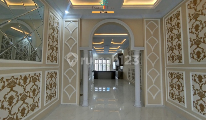 Nice House with SHM and Swimming Pool in Pesanggrahan 2