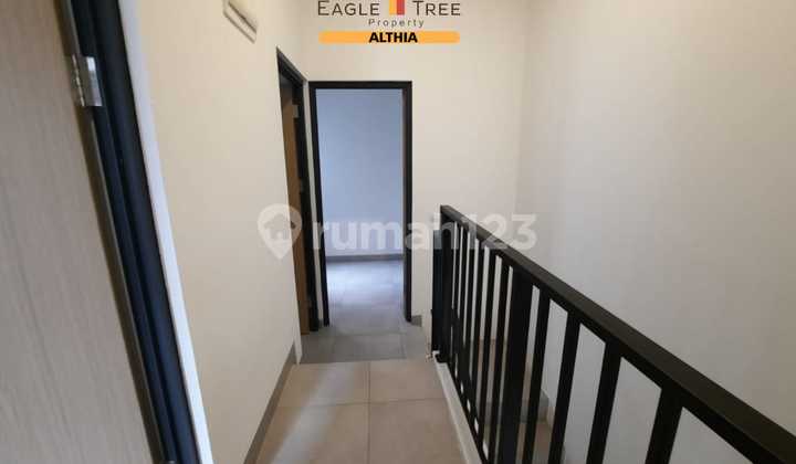 Nice 2-story house ready to live in, strategic location near BSD toll. Nice 2-story house ready to live in, strategic location near BSD toll.