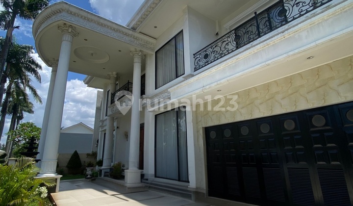 For Sale House in BSD, American Classic Design, Swimming Pool Included