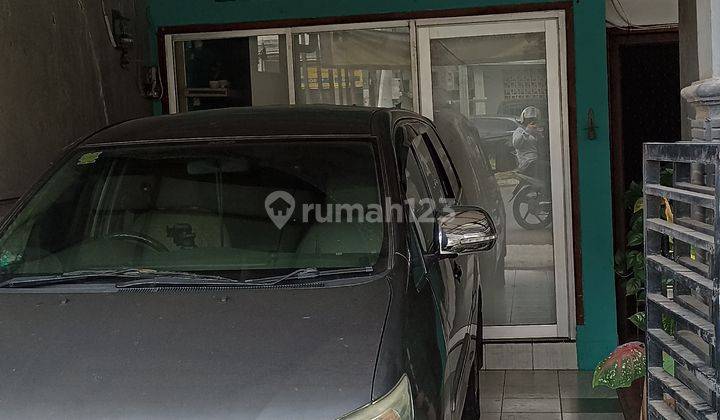 Kios di Jl. Boulevard Galaxy Bekasi  1