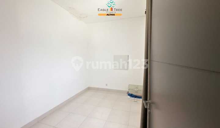 For Rent 2-Story House in Cluster Near Toll Road Modern Market