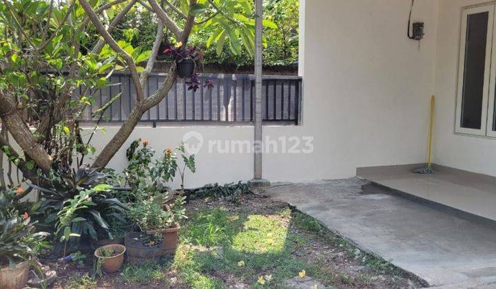 Rumah 2 Lantai Rapi Dalam Komplek 5 Menit ke Gerbang Toll 2