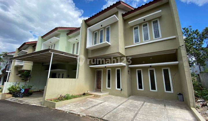 Rumah 2 Lantai Rapi 5 Menit ke Halte Transjakarta di Petukangan 2