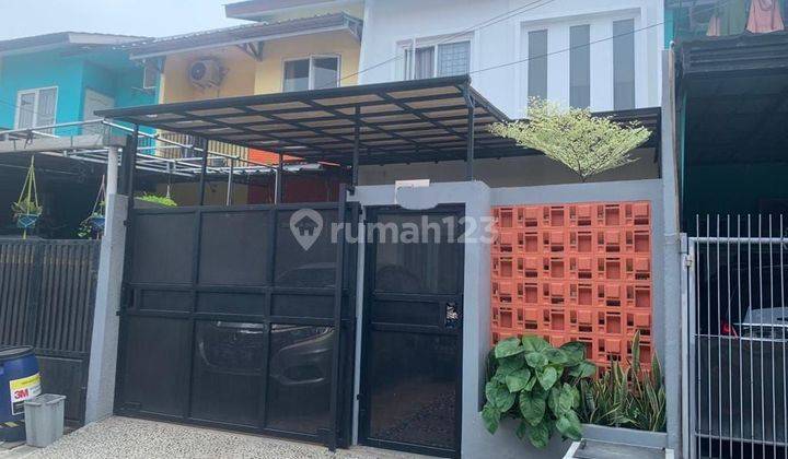 Rumah 2.5 Lantai  Dalam Komplek Dekat Ke Halte Busway Ciledug 2