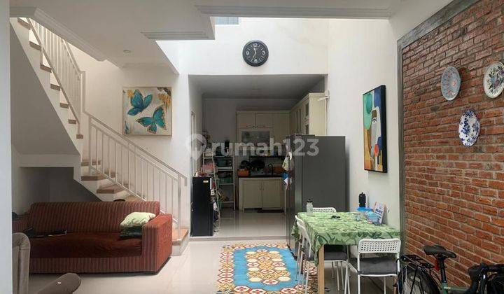 Rumah 2.5 Lantai  Dalam Komplek Dekat Ke Halte Busway Ciledug 1