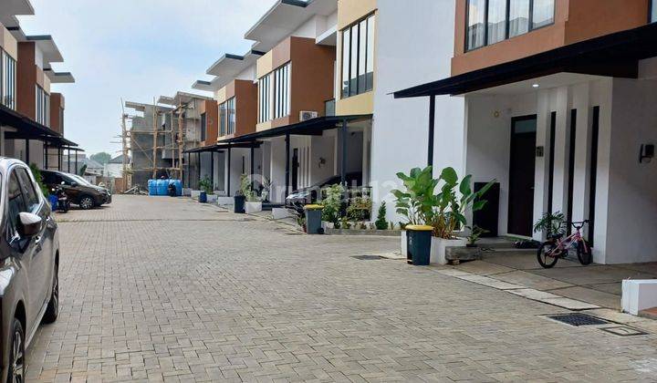 Rumah 2 Lantai Dalam Townhouse Lokasi 3 Menit Ke Stasiun Sudimara 1