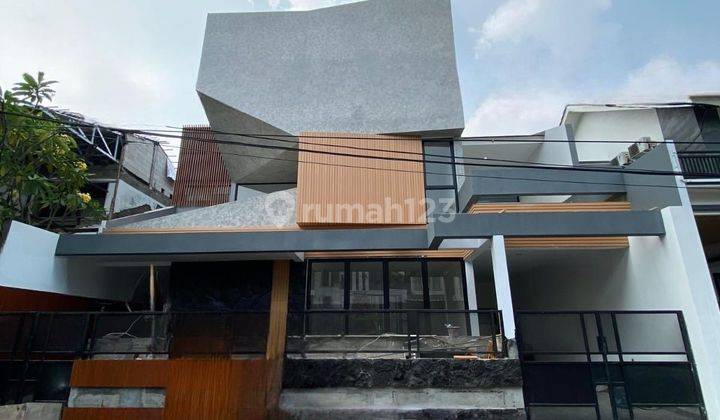 Rumah 2 Lantai Ada Private Pool Lokasi Komplek Sektor 9 Bintaro 2