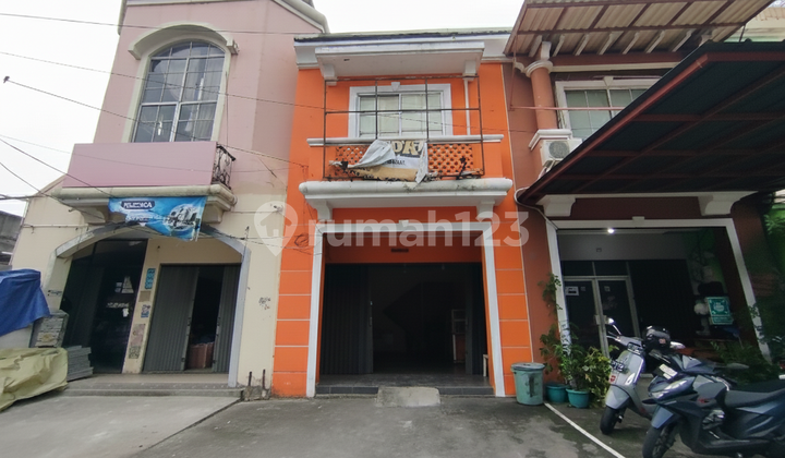 2-Story Shop House on Boulevard Complex Near Graha Raya