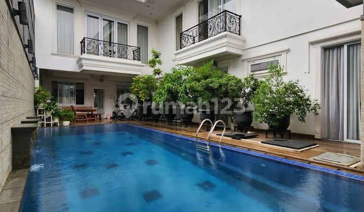 Spacious Luxury House With Swimming Pool Strategically Located Near Bintaro