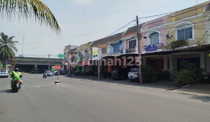 Strategic 2-Story Shop House Location on Boulevard Complex Near Graha Raya 2