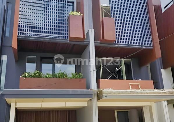 Rumah Brandnew 3 Lantai Lokasi Kembangan Jakarta Barat 2