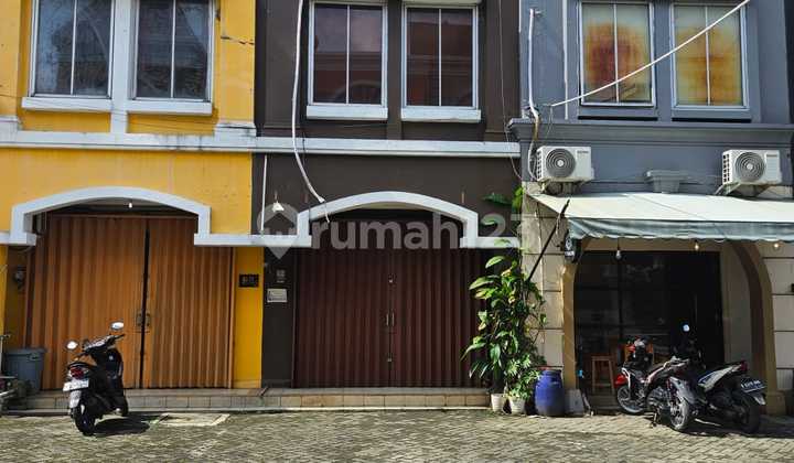 2-Storey Neat Shop House Ready to Occupancy in Sector 3 Bintaro