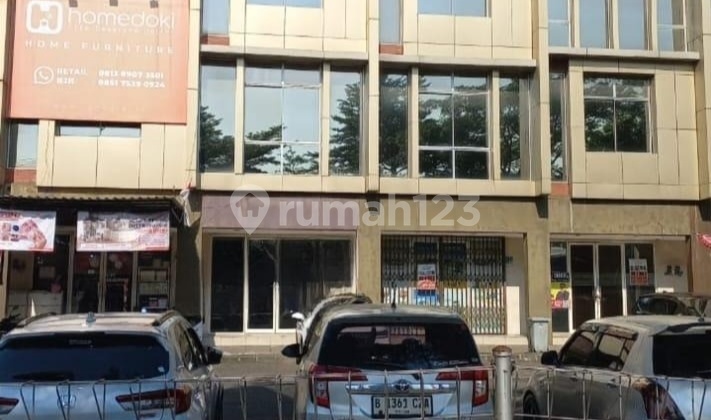 Ruko 4 Lantai Rapi Siap Huni Dalam Komplek Niaga Dekat Green Lake City