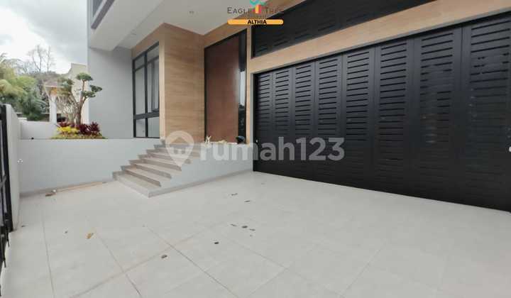 Rumah2 Lantai Brandnew dengan Kolam Renang di Sektor 9 Bintaro Jaya 2