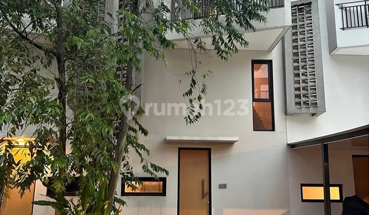 Rumah Townhouse 3 Lantai Rapi Siap Huni Dekat Stasiun Bintaro Xchange