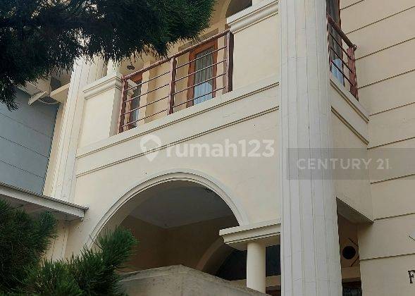 Rumah Eropian Style 2 Lantai Semi Furnished Di Taman Kopo Indah 3 1