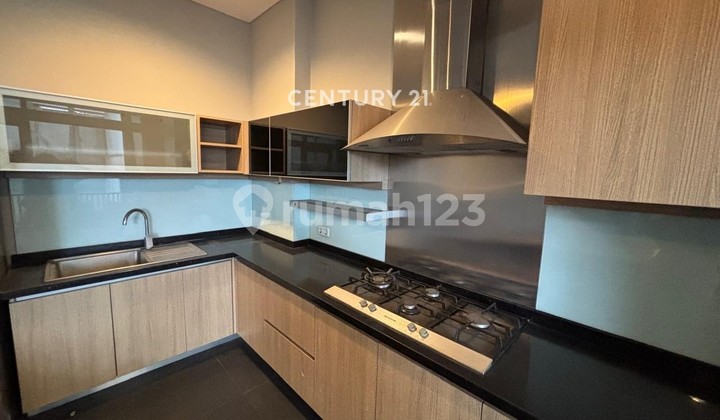 3-Storey Furnished House Ready to Occupy, Strategic Location in Setraduta Bandung 2