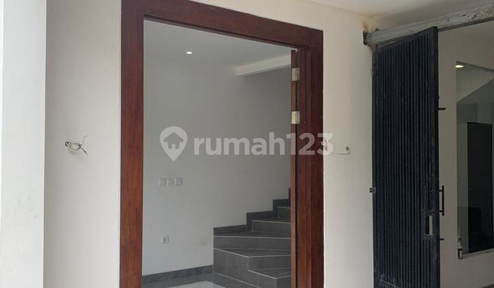 Jual Rumah Bangunan Baru 3.5 Lantai Dekat Permata Hijau SHM 2