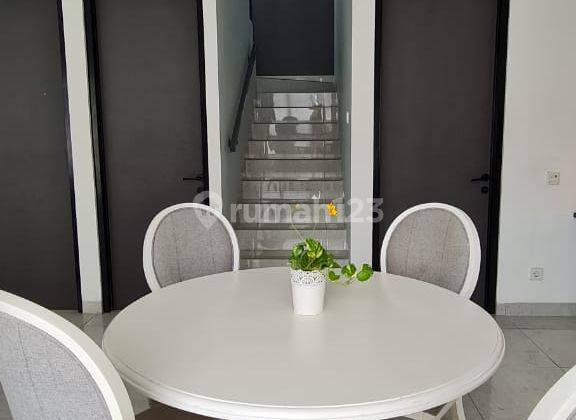 Jual Cepat Rumah 2 Lantai SHM di Graha Raya Rp 2.8 M Nego  7