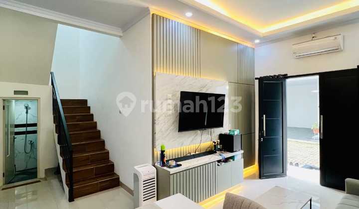 Rumah Sandinavian 2.5 Lantai di Townhouse Dekat St MRT Cilandak 2