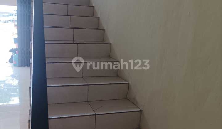 Selling a Shop House in Graha Raya with a Free Classic Mercedes Benz W123 Car 2