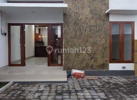 Di Sewakan Rumah Area Renon Semi Furnished  1