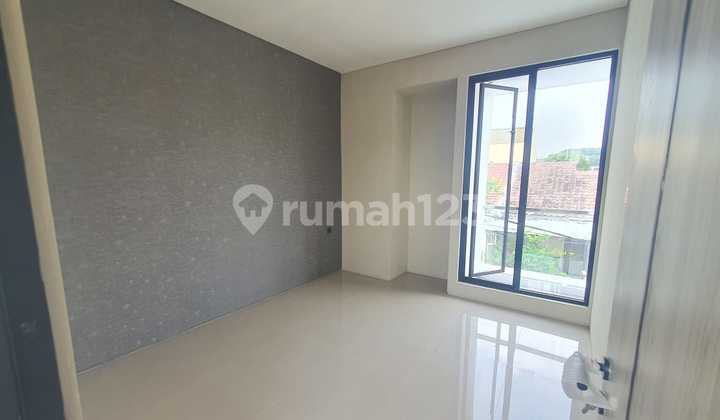 New 2-Storey Luxury House Ready to Occupy, Bukit Palma, Citraland North Surabaya 2