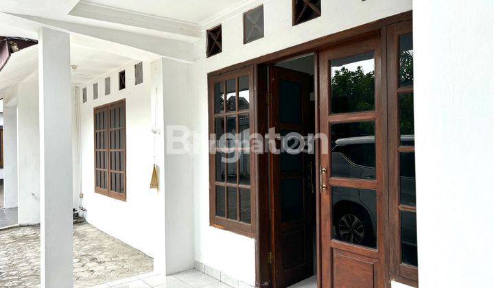 RUMAH MINIMALIS CANTIK SIAP HUNI LOKASI STRATEGIS HANYA SELANGKAH DARI MALIOBORO YOGYAKARTA