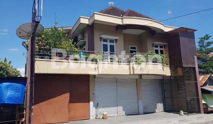 RUMAH BESAR 2LT PINGGIR JALAN ASPAL DEKAT GEDUNG JEC JOGJA
