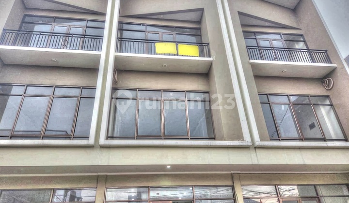 For Sale: 3-Story Shophouse Ready to Occupy in Rawamangun 2