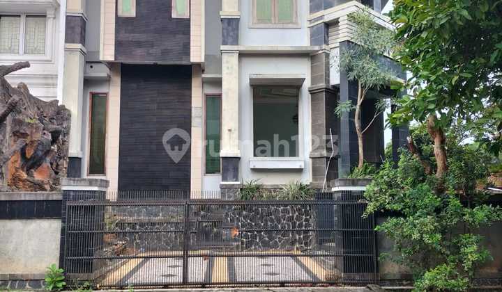 Rumah 2 Lantai di Citra Grand Bekasi 