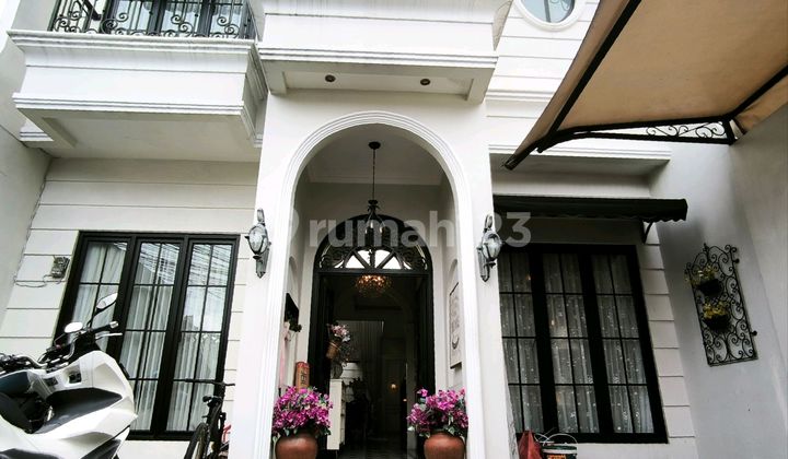 Dijual Rumah Mewah Siap Huni American Classic di Condet