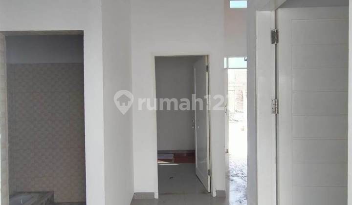 Ruma minimalis, rumah modern di karya jaya ujung 2