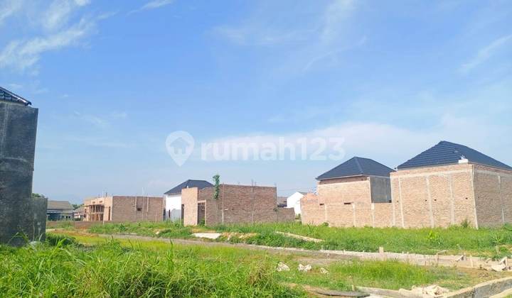 Ruma minimalis, rumah modern di karya jaya ujung 7