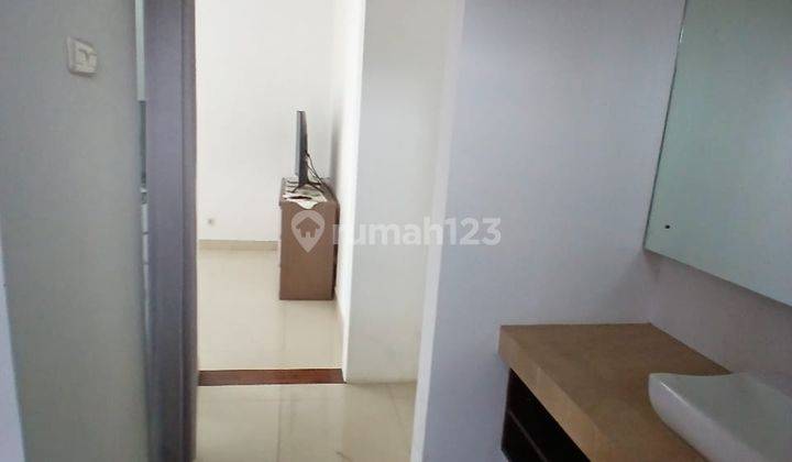 Hunian Bagus 2 Lantai Palm Hills Jl Lotus Putih 2